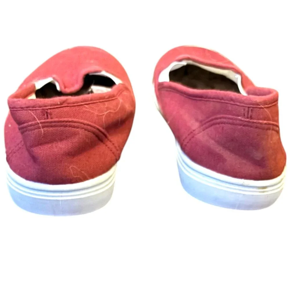 Charles Albert NWOT Women's Burgundy Red slip‎ on shoes Canvas sz 7